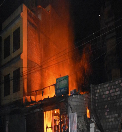 ढुङ्गेधाराको तरकारी बजारमा आगलागी, ७० स्टल जले 